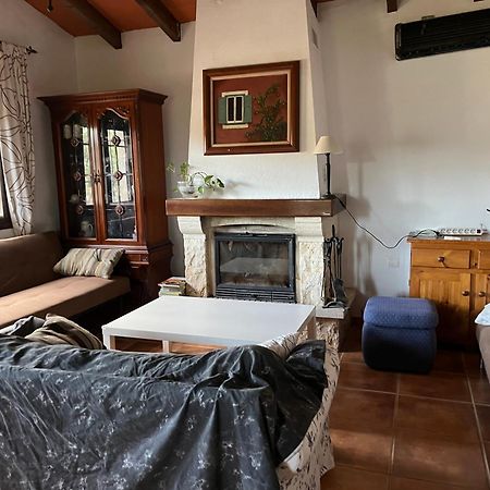 Farmhouse Surrounded By Centenary Olive Trees Olías Екстериор снимка