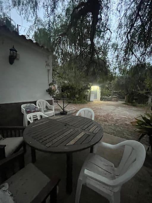 Farmhouse Surrounded By Centenary Olive Trees Olías Екстериор снимка